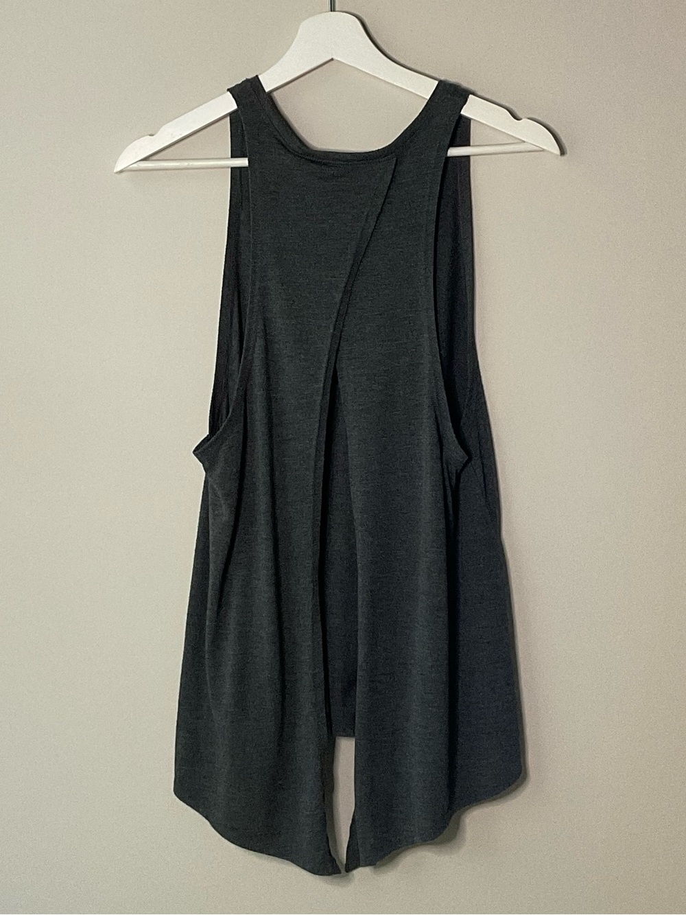 Mossimo Grey Sleeveless Open-Back Tank Top Small